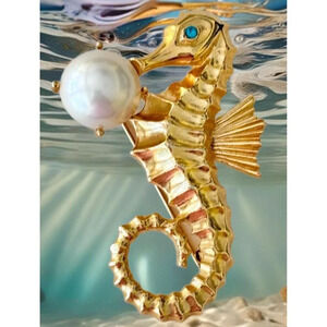 Vintage Figural Crown Trifari Seahorse Brooch w/Faux Pearl "Bubble"! Excellent